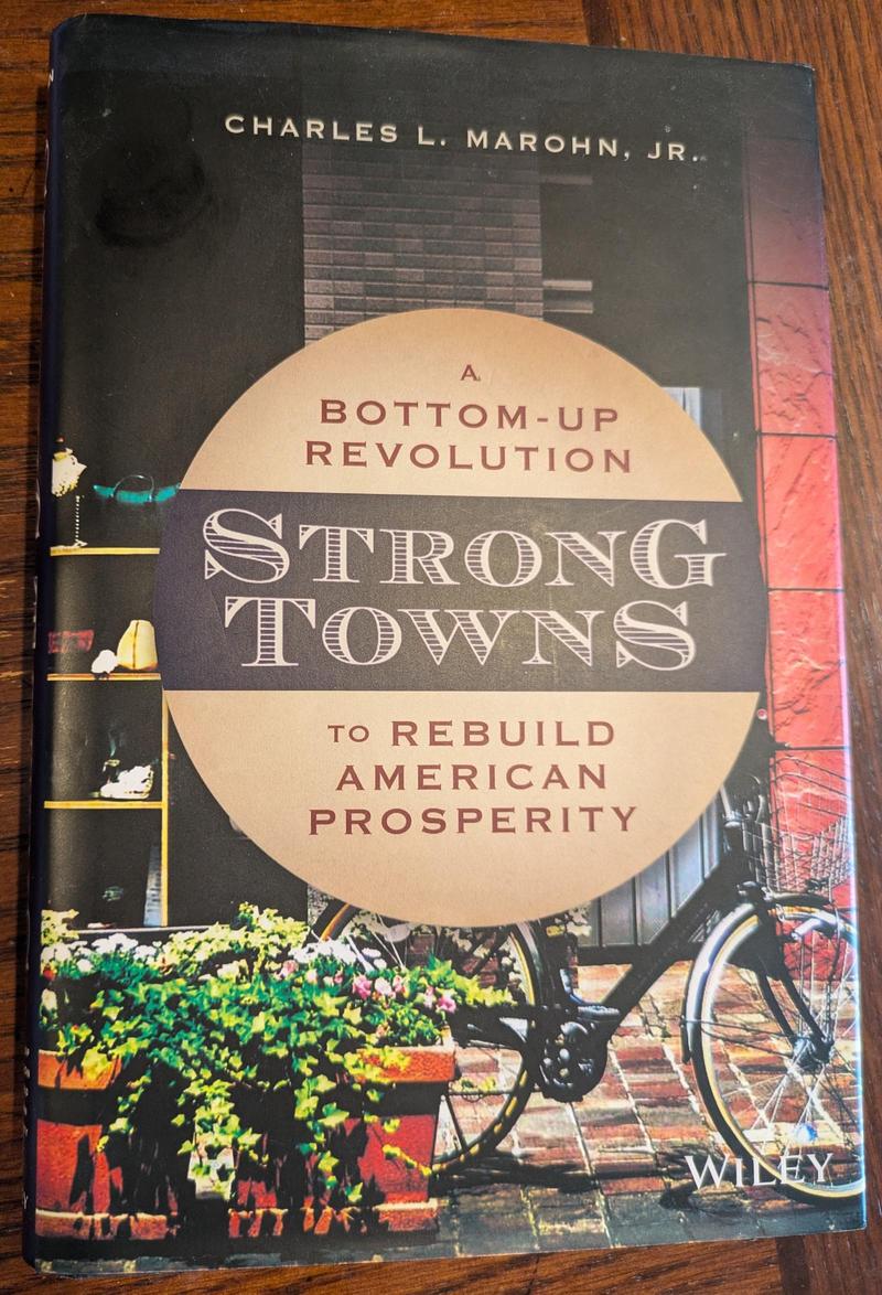 book cover of Strong Towns by Charles Marohn