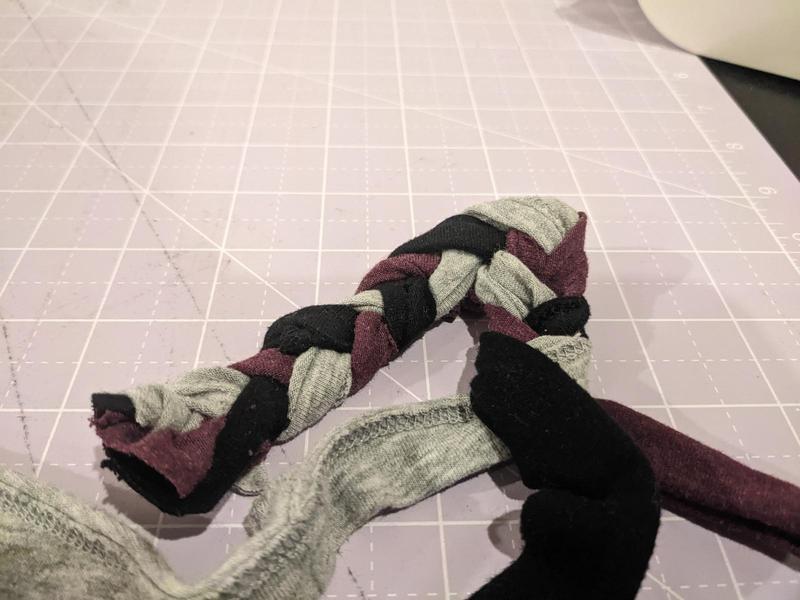 I'm making a braided rag rug : r/upcycling