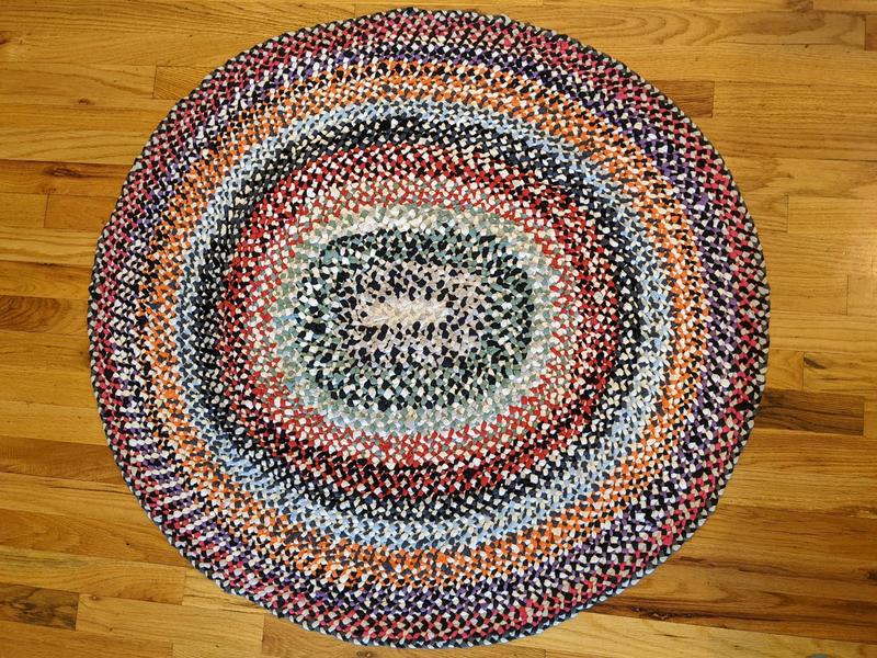 I'm making a braided rag rug : r/upcycling