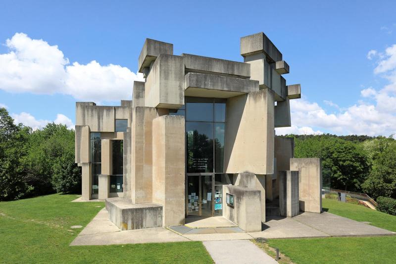 a bunch of cement blocks stacked up to make a building